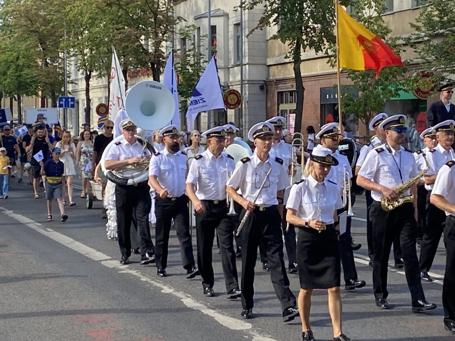 Uostamiestį sveikino „The Tall Ships Races“ burlaivių įgulos