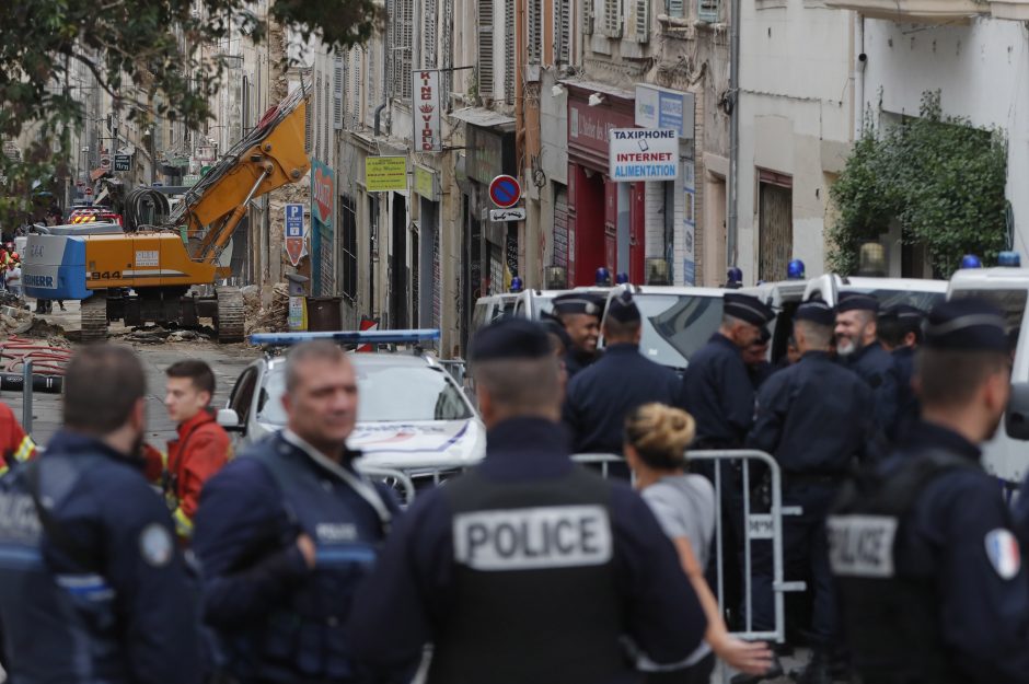 Prancūzija: pastatų griūties Marselyje aukų skaičius išaugo iki septynių žmonių