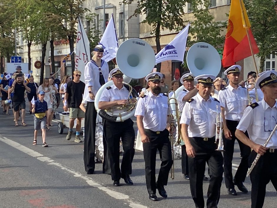 Uostamiestį sveikino „The Tall Ships Races“ burlaivių įgulos