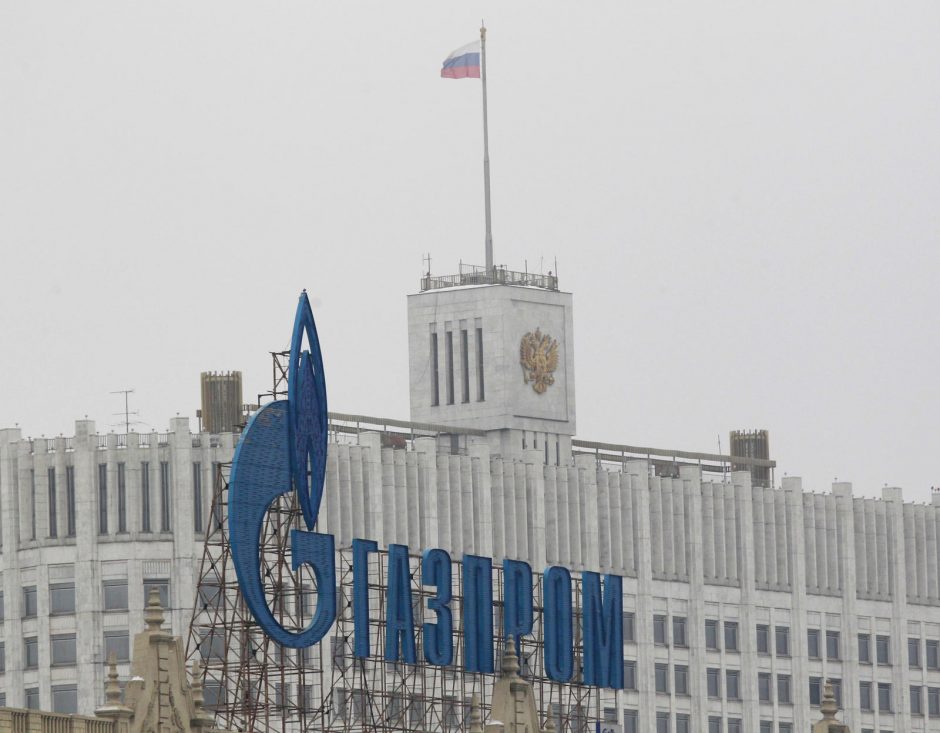 „Gazprom“ praneša apie dėl pandemijos smarkiai sumažėjusį grynąjį pelną