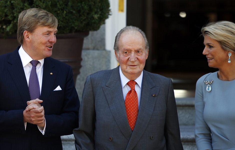 Buvęs Ispanijos karalius J. Carlosas visiškai traukiasi iš viešojo gyvenimo