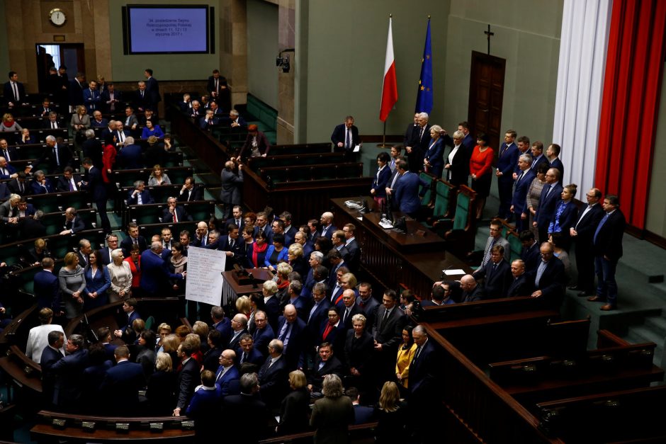 Lenkijos žiniasklaida susidūrė su netikėtomis kliūtimis parlamente