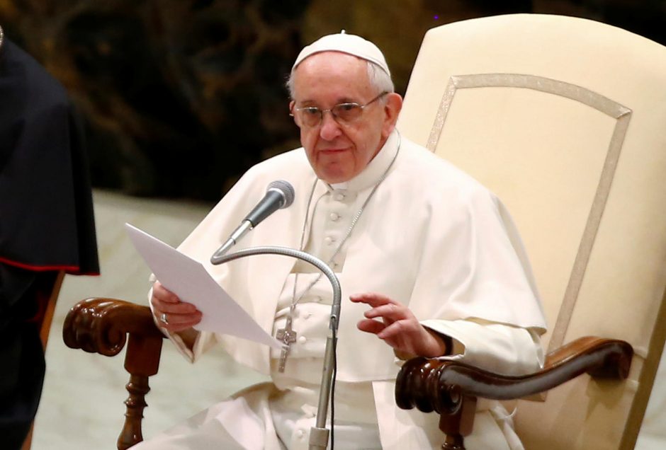 Popiežius apgailestauja turėjęs atšaukti vizitą Afrikoje