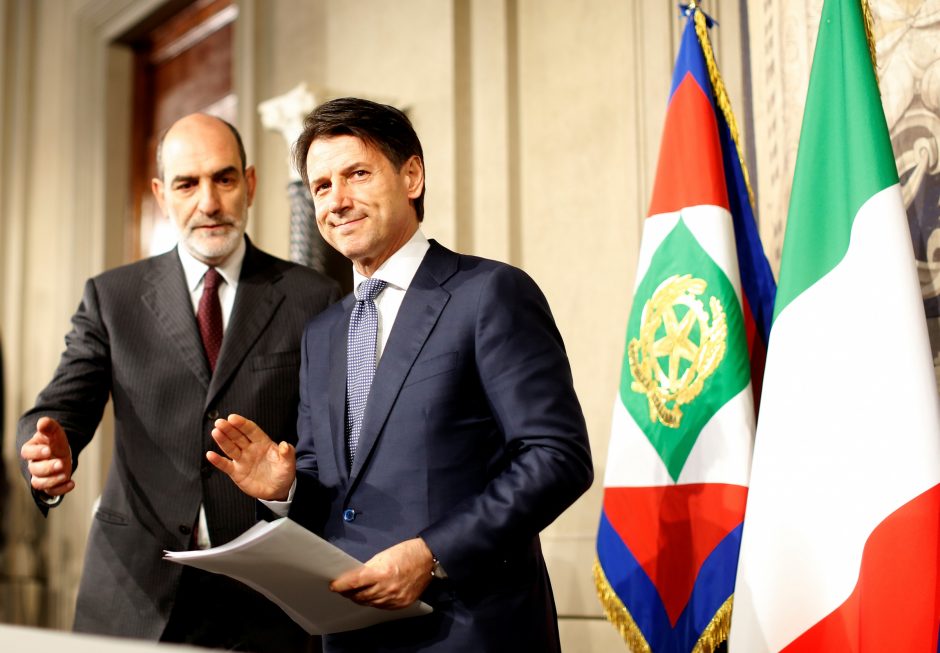 Italijos prezidentas premjeru patvirtino teisininką G. Conte