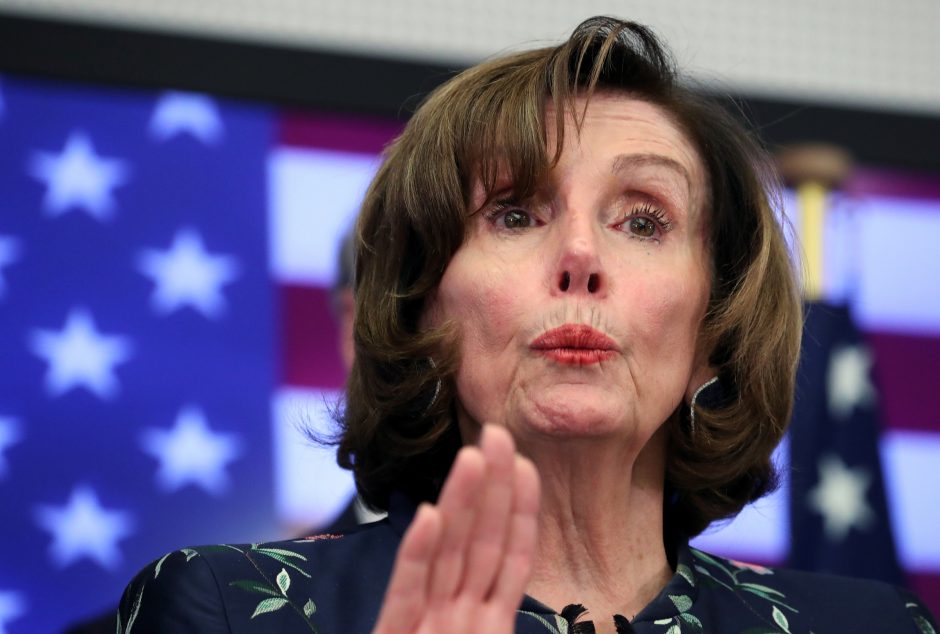 N. Pelosi perspėjo JAV sąjungininkus dėl „Huawei“ keliamos grėsmės