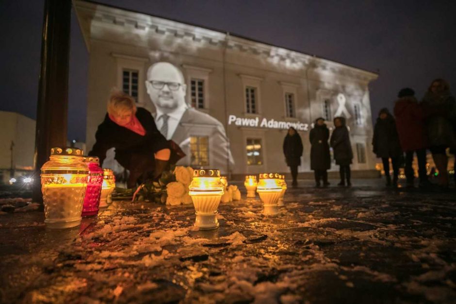 Vilnius gedi kartu su Gdansku: nuleidžiamos vėliavos