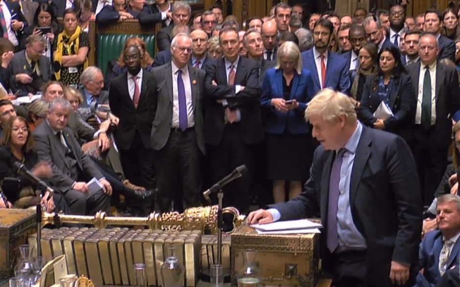 B. Johnsonas skelbia „Brexit“ sutarties tvirtinimo procedūros pertrauką 