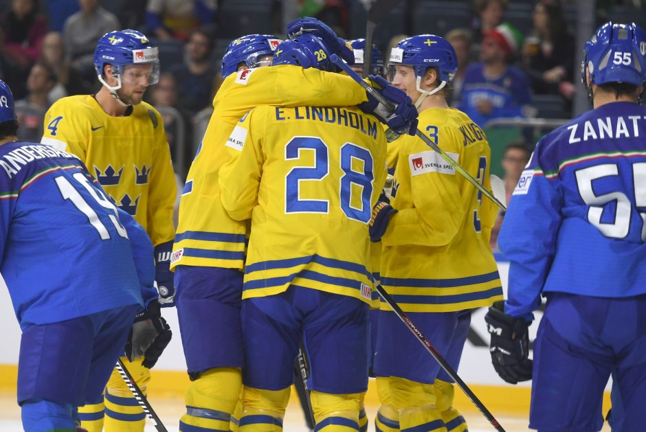 Pasaulio ledo ritulio čempionate švedai surengė įvarčių šou Italijai