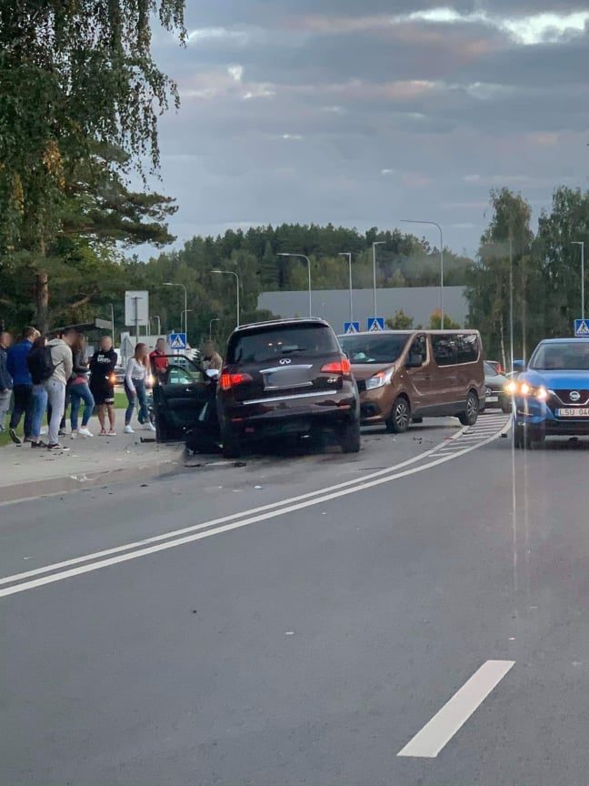 Vilniuje susidūrus keturiems automobiliams, nukentėjo vienas žmogus