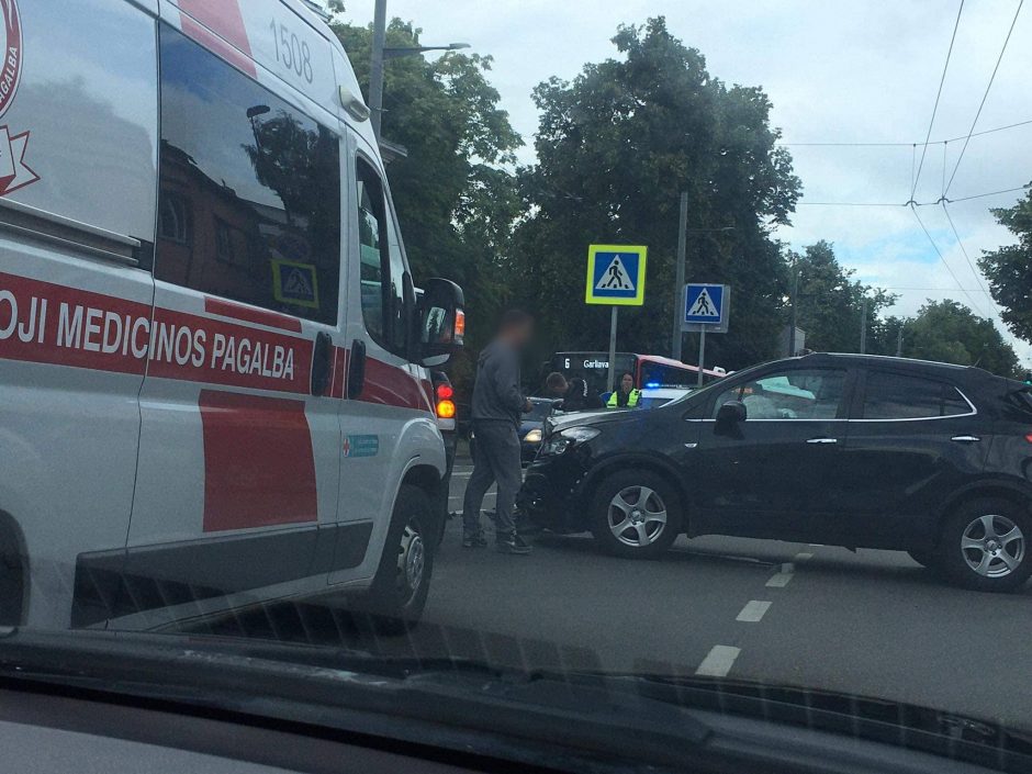 Dėl avarijos K. Petrausko gatvėje vairuotojai strigo spūstyje