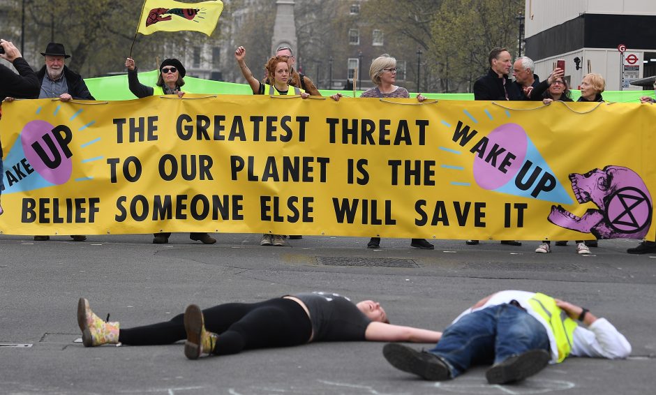 Londone per protestus dėl klimato kaitos suimta daugiau kaip 100 žmonių