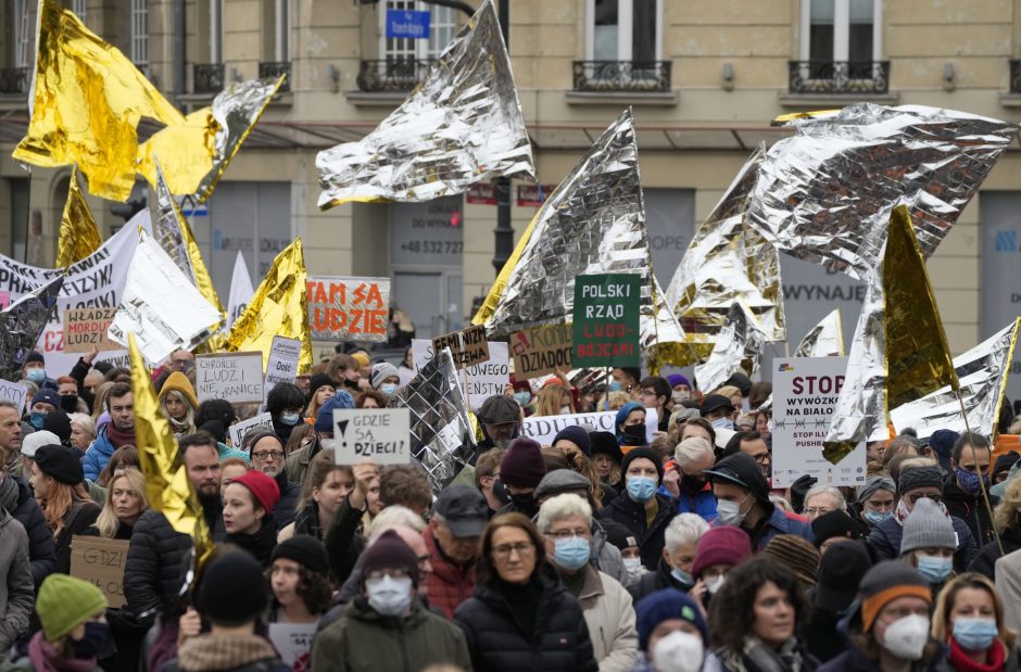 Lenkijoje vyko protestai dėl migrantų atstūmimo nuo sienos