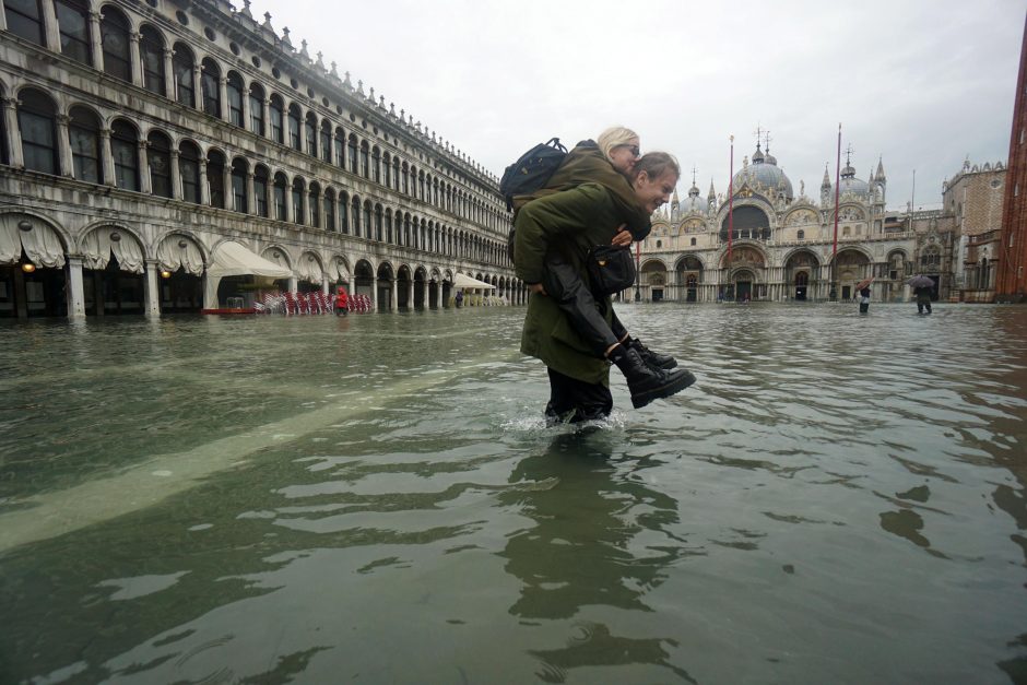 Potvynis Venecijoje: Šv. Morkaus bazilikoje tyvuliuoja vanduo