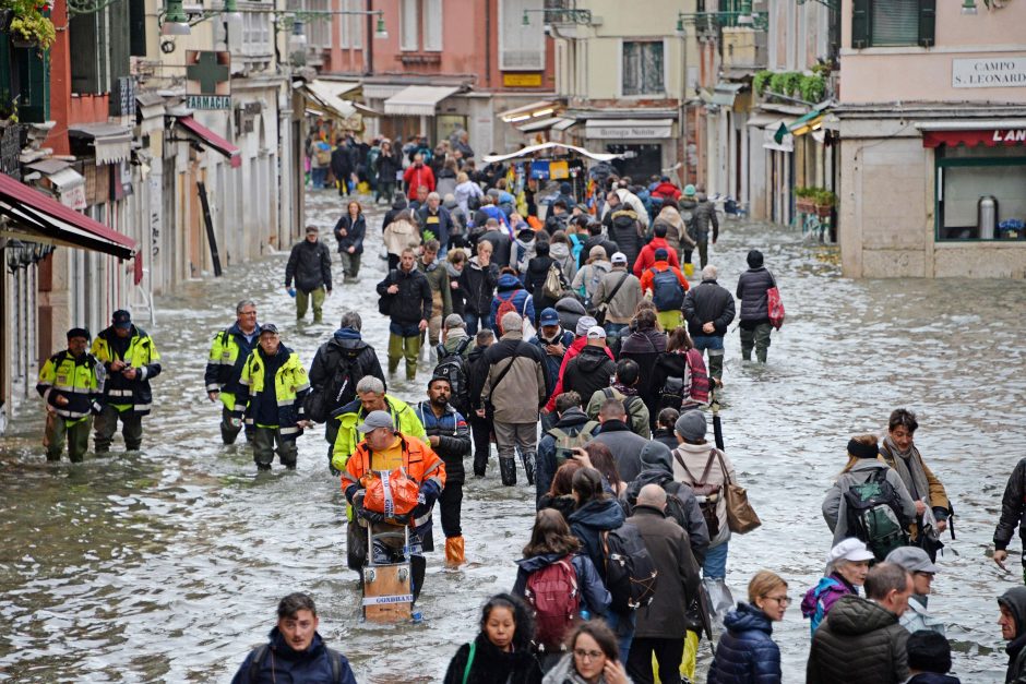 Užtvindyta Venecija ruošiasi dar vienam potvyniui ir smarkiam vėjui
