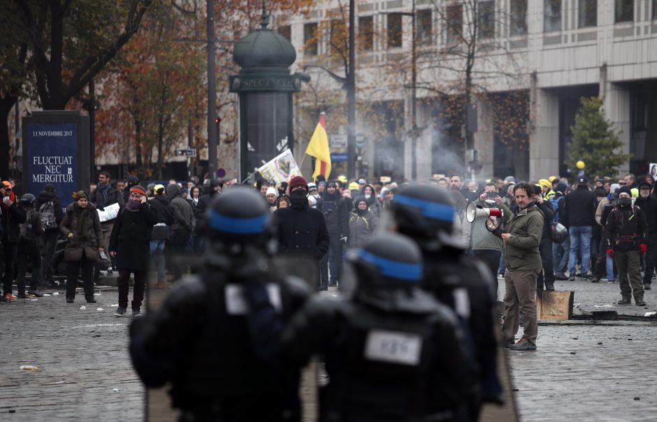 Prancūzijos „geltonųjų liemenių“ protestai švenčia pirmąsias metines