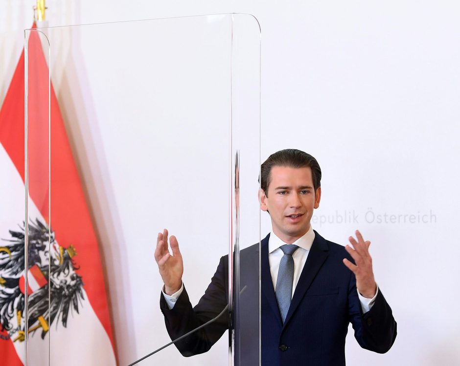 Daugėjant infekcijų, Austrija drastiškai ribos socialinius kontaktus