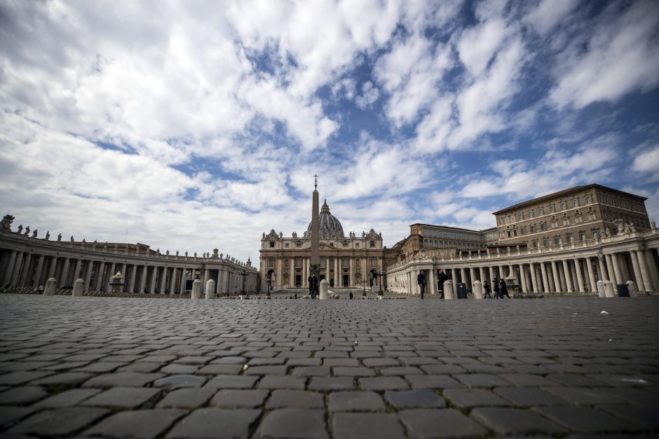 Vatikanas: dėl pandemijos mažinamos kardinolų ir tarnautojų algos