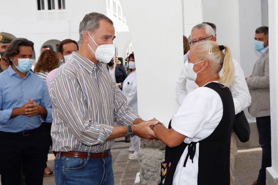 Ispanijos karališkoji pora aplankė La Palmos vulkano išsiveržimo aukas