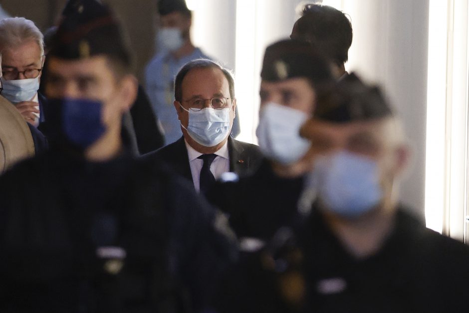 Procese dėl Paryžiaus išpuolių liudijo tuometinis prezidentas F. Hollande‘as