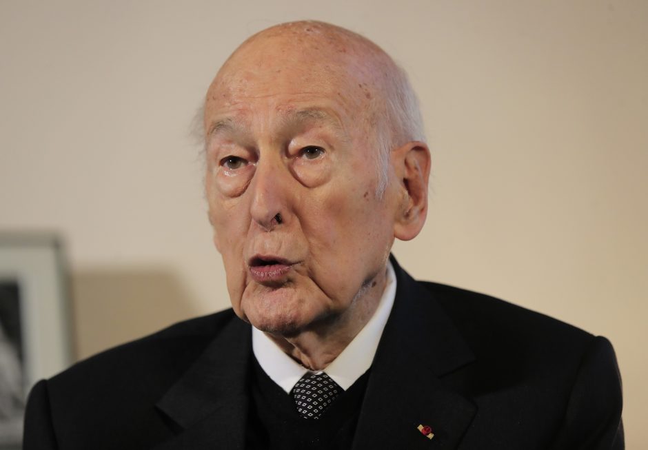 Mirė buvęs Prancūzijos prezidentas V. Giscard d'Estaing`as