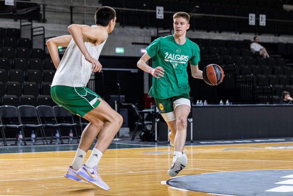 Kauno sporto halėje kojas apšilę jaunieji žalgiriečiai laukia palaikymo Eurolygos jaunimo turnyre