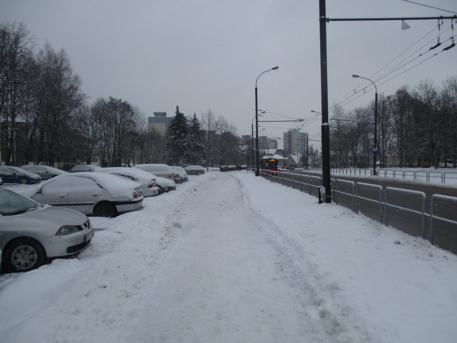 Sudėtingos eismo sąlygos visoje Lietuvoje