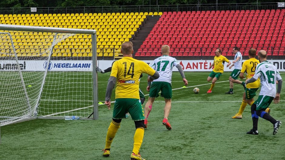 Žurnalistai išsiaiškino kas geriausiai žaidžia futbolą