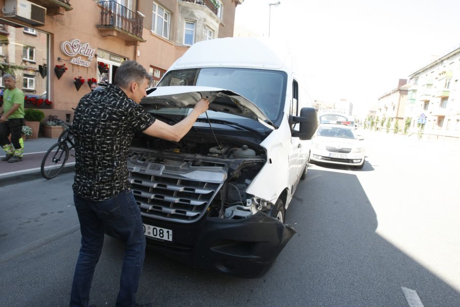 Neįtikėtina: Klaipėdoje į butą įgriuvo krano strėlė