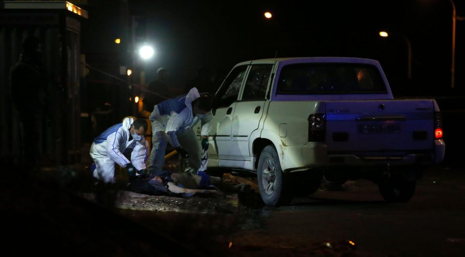 Izraelio kariai nukovė autobusų stotelę taranavusį palestinietį