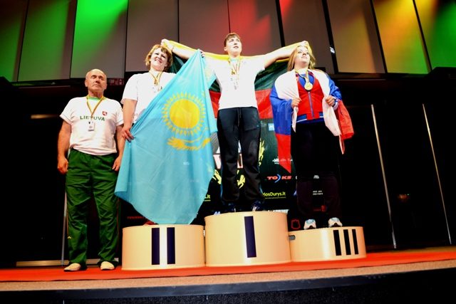 Pasaulio rankų lenkimo čempionate E.Vaitkutė iškovojo aukso medalį