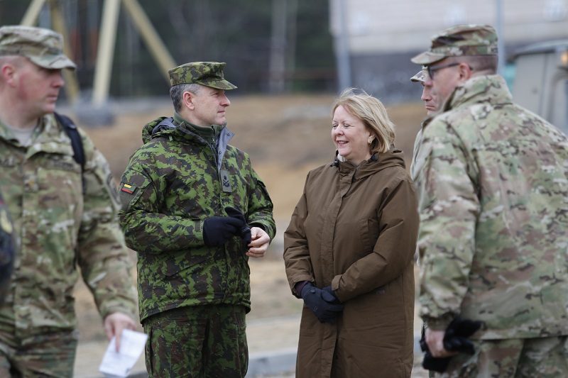 Pabradėje vykstančių pratybų atvyko stebėti JAV generolas