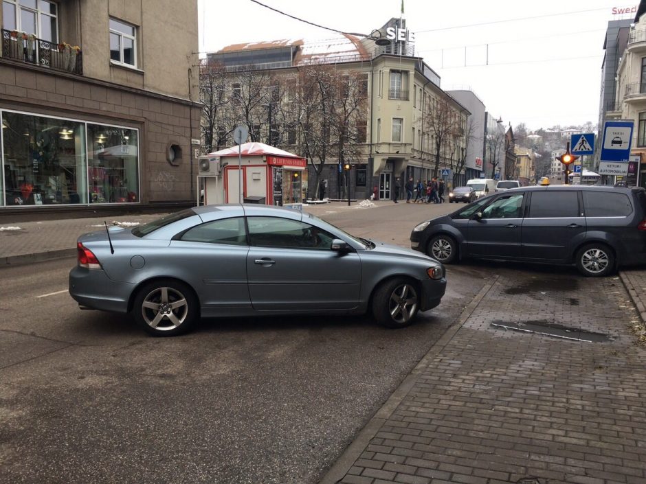 Automobilį paliko vidury gatvės, sutriko eismas