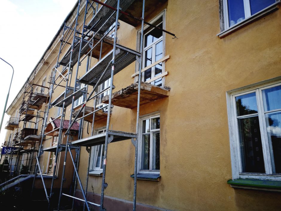 Remontuoja avarinės būklės balkonus