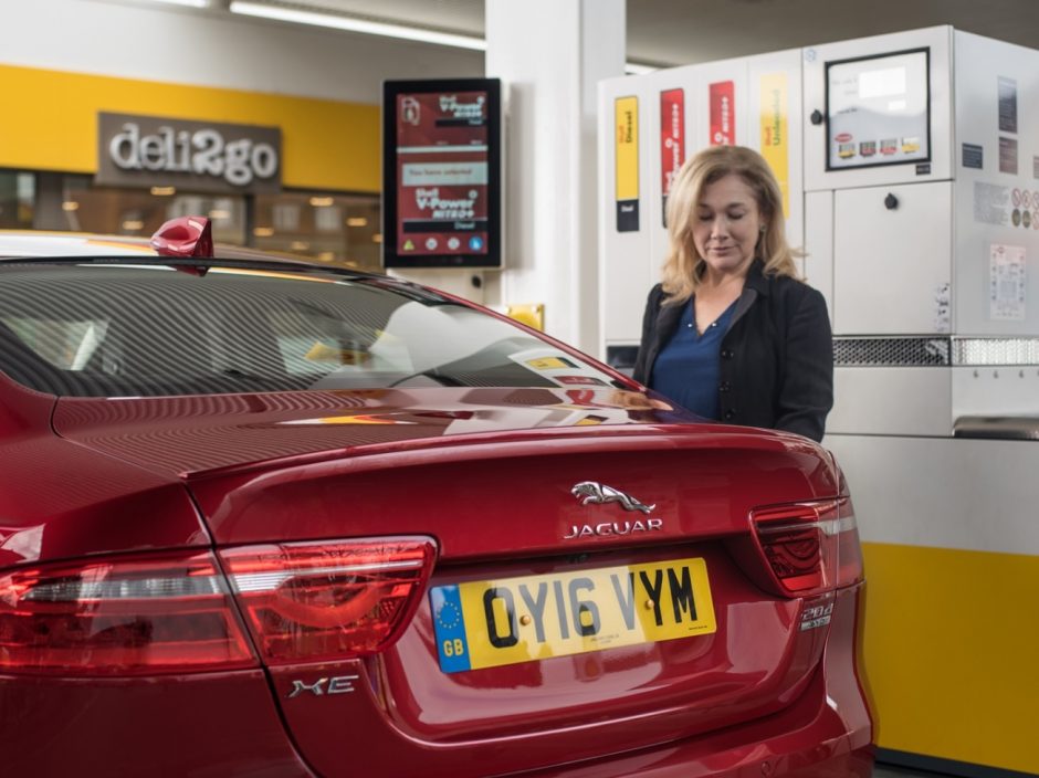 „Jaguar“ ir „Shell“ sukūrė pirmąją pasaulyje ,,in-car“ mokėjimo sistemą