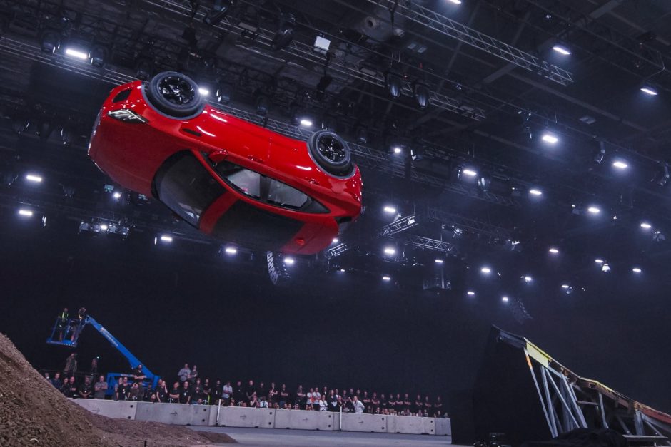 Pasauliui pristatytas sportiškumo įsikūnijimas – „Jaguar E-PACE“