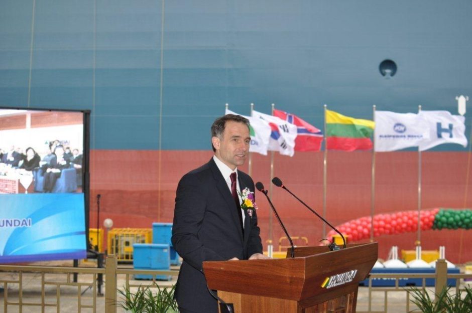 Prezidentė pakrikštijo SGD laivą-saugyklą „Nepriklausomybę“ 
