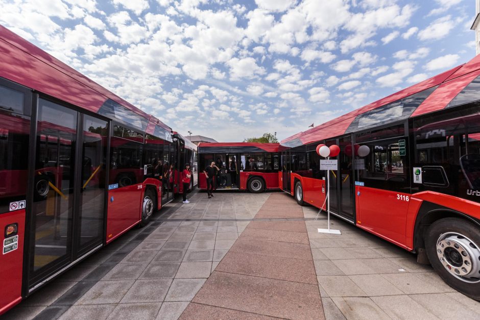 Į Vilnių vėluojama pristatyti naujus autobusus ir troleibusus 