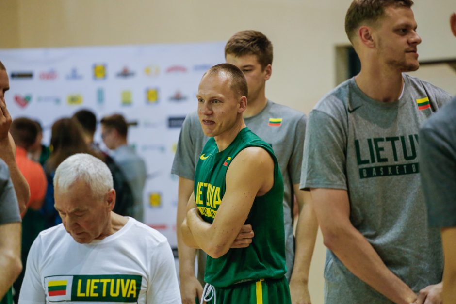 Paaiškėjo, kas palieka Lietuvos krepšinio rinktinę