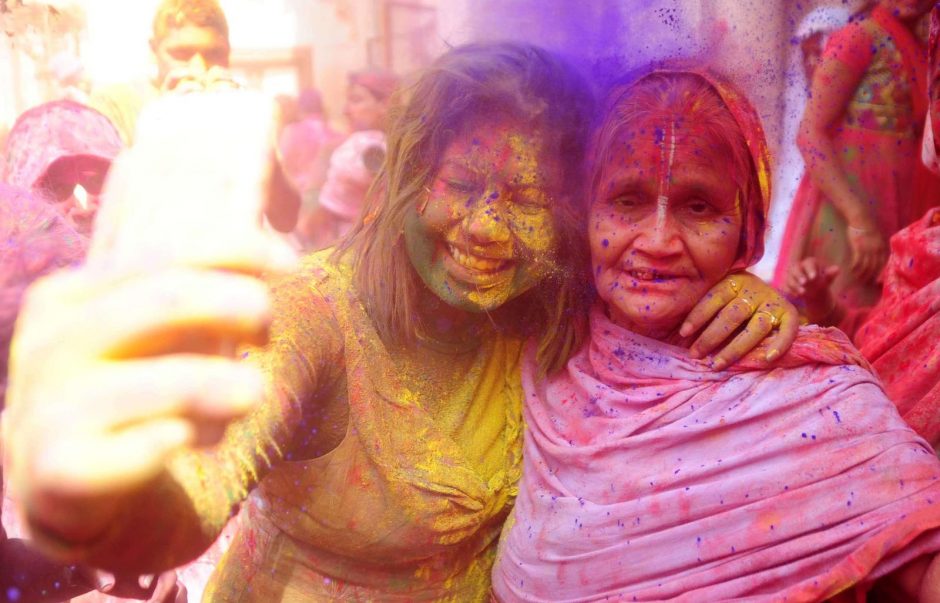 Indijoje prasidėjo spalvingasis hinduistų festivalis