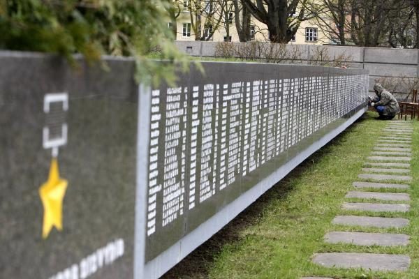 Atnaujintos memoriale iškaltos žuvusių karių pavardės 