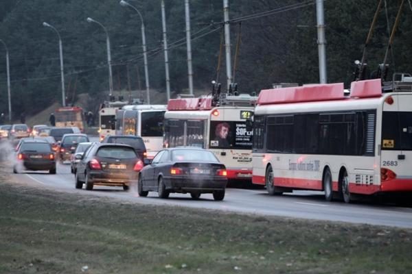 Kelininkai: vairuotojai turėtų būti atsargūs