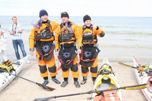 Baltijos jūrą baidarėmis klaipėdiečiai tikisi įveikti per keturias paras
