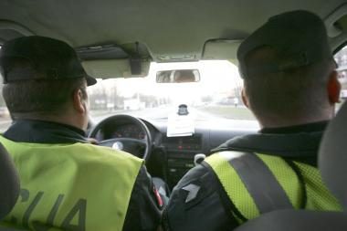 Girtas vairuotojas Klaipėdos pareigūnams siūlė kyšį