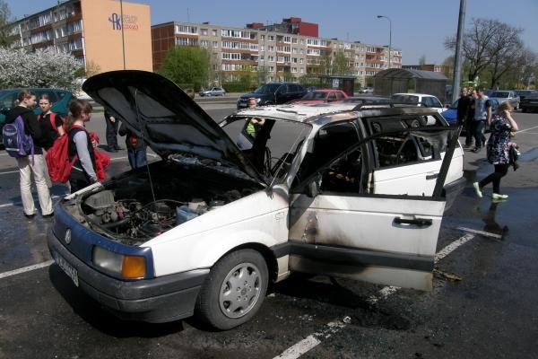 Klaipėdoje liepsnojo automobilis