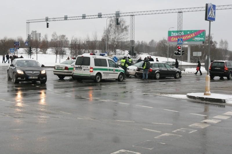 Vilniuje per avariją šalia „Akropolio“ nukentėjo du vaikai