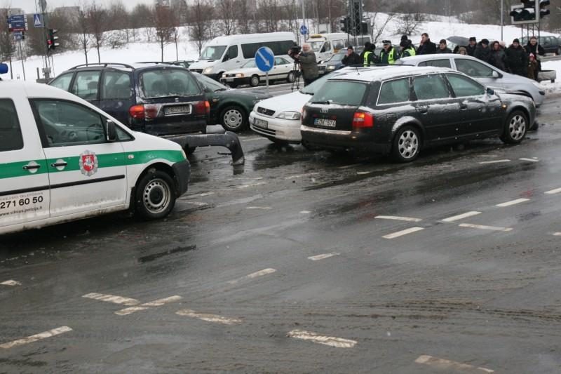 Vilniuje per avariją šalia „Akropolio“ nukentėjo du vaikai
