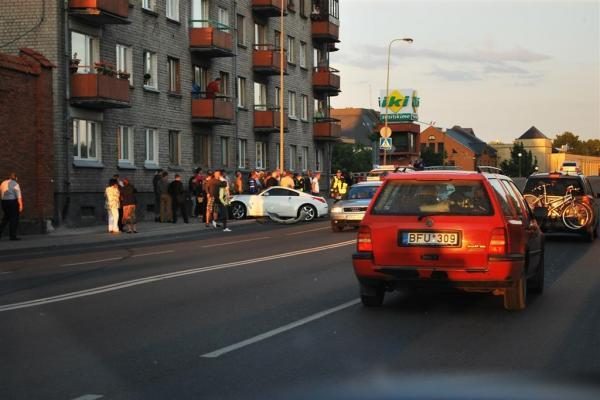 Klaipėdoje partrenktos šaligatviu einančios vokietės