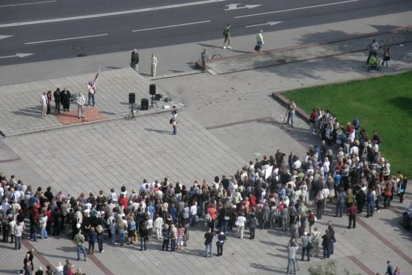 Klaipėdoje mokytojai mitingavo prieš algų mažėjimą