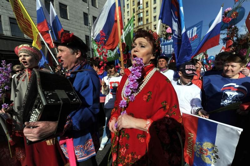 V.Putinas su D.Medvedevu dalyvavo sovietinio stiliaus demonstracijoje