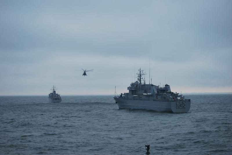 Baltijos jūroje - karinių laivų eskadros pratybos